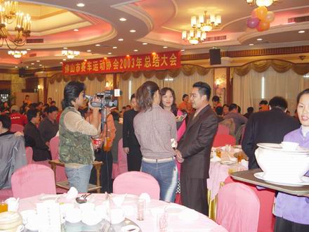 广东南宫NG28铝厂猎人车队签约之采访邝总