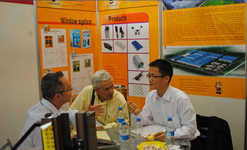 �s�F�ة��T�t��ڶT�����ѥ[2011�~���ħJ���Z����ӫ~�i���|