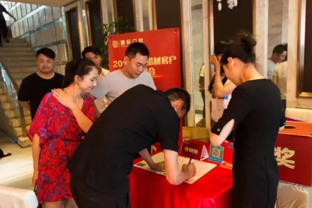 �i�g�P�ӭ����j�֬ݡA�Q�������S�Ь����F�I